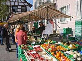 Warenmarkt in der Altstadt Bülach