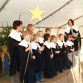 Weihnachten 2004 - Stimmungsvolles Weihnachtsdorf im SOS-Mütterzentrum