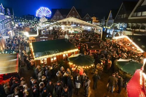 Weihnachtsmarkt in Meppen mit Eislaufbahn