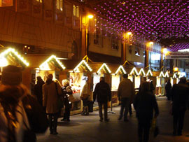 Weihnachtsmarkt vor den Ringstraßen-Galerien