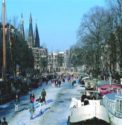 Schlittschuhwinter und Weihnachtsmarkt Amsterdam