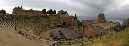 Vom antiken Theaterwesen zu den Komödien des Aristophanes