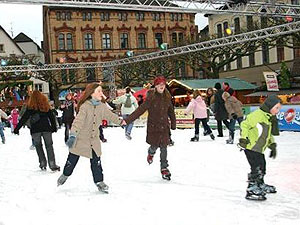Weihnachtsmarkt Holzminden mit Eisbahn