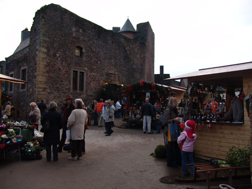 Romantischer Weihnachtsmarkt auf Schloss Oberstein