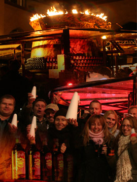 Die größte Feuerzangenbowle der Welt zu Gast am Münchner Isartor