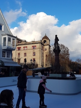 SIG on ice – Eisbahn auf dem Rathausplatz