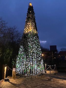 Deutschlands größter Altglas-Christbaum