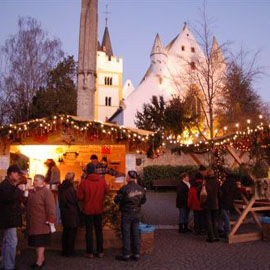 Ingelheimer Weihnachtsmarkt an der Burgkirche